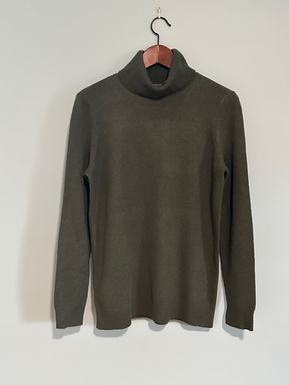 Bloomingdale's Cashmere Turtleneck, dark green size large